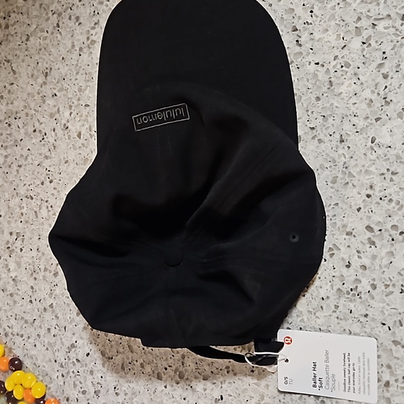 Woman's hat - Picture 2 of 3